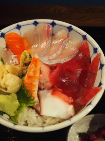 Seafood rice bowl at Tsukiji Uogashi, the new shopping center.